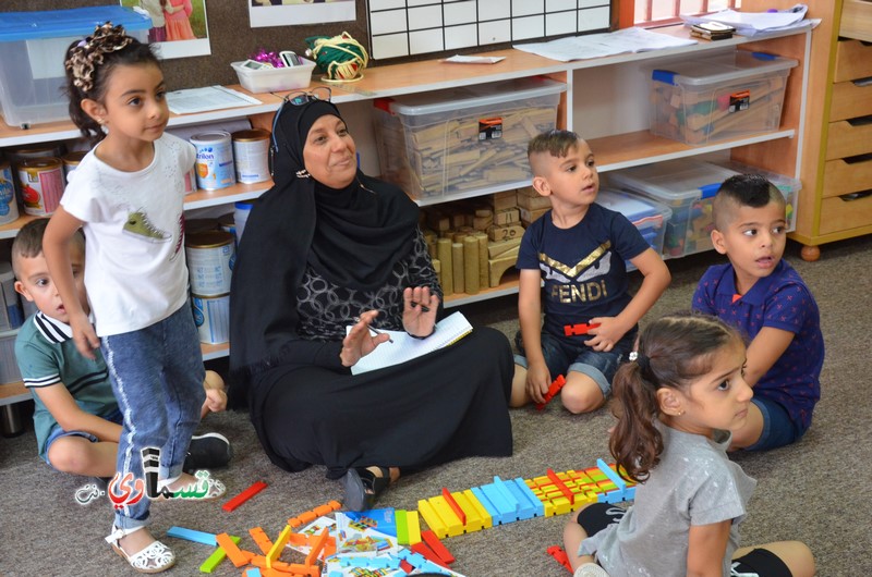 كفرقاسم- فيديو: نواب وأعضاء المجلس البلدي يشاركون الطلاب افتتاح عامهم الدراسي  باجواء بهيجة .